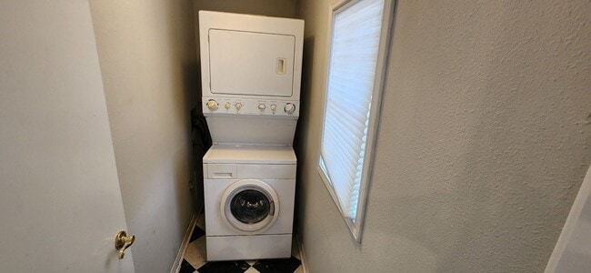 Building Photo - For Rent- Terrell Hills -2bed, 2 bath Home