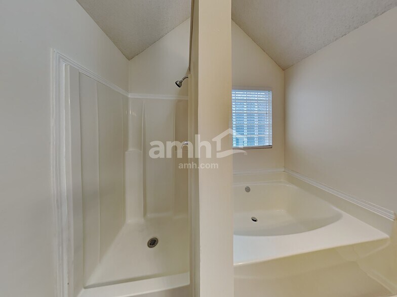 Building Photo - 500 Pawley Dr