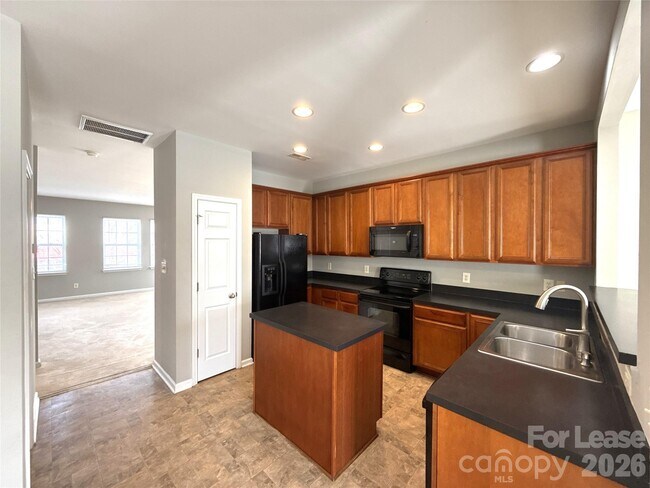 Building Photo - 7023 Brighton Park Dr