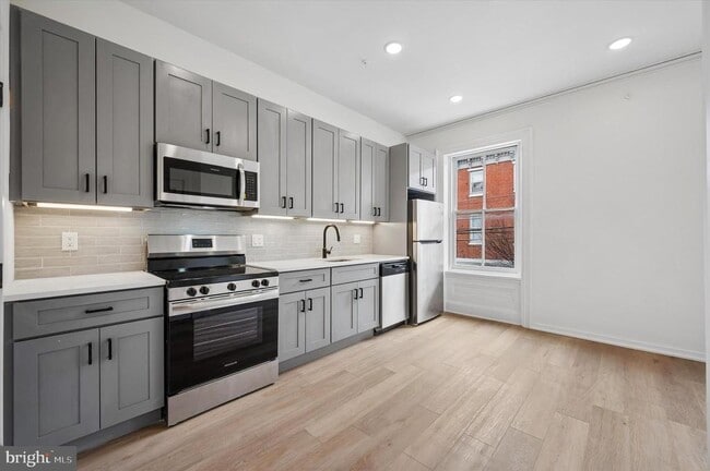 Building Photo - 627 N 16th St