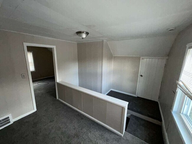 Building Photo - Charming 3 Bedroom Bungalow