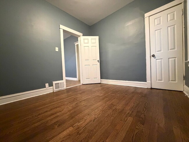 Building Photo - Updated 4 Bedroom Home with Off-Street Parking