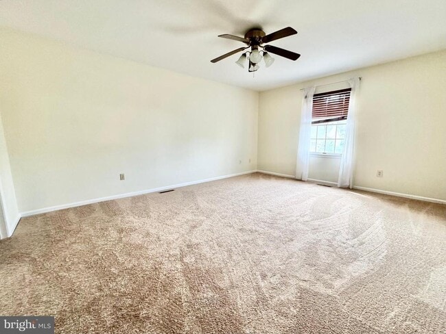 Building Photo - 501 Falcon Dr