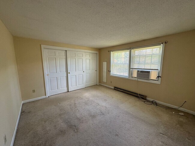Building Photo - 2 bedroom, 1 bathroom