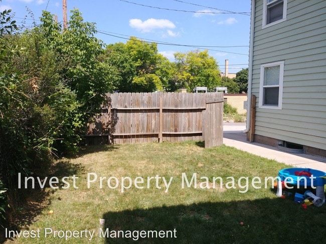 Building Photo - 331 W Fuller Ave