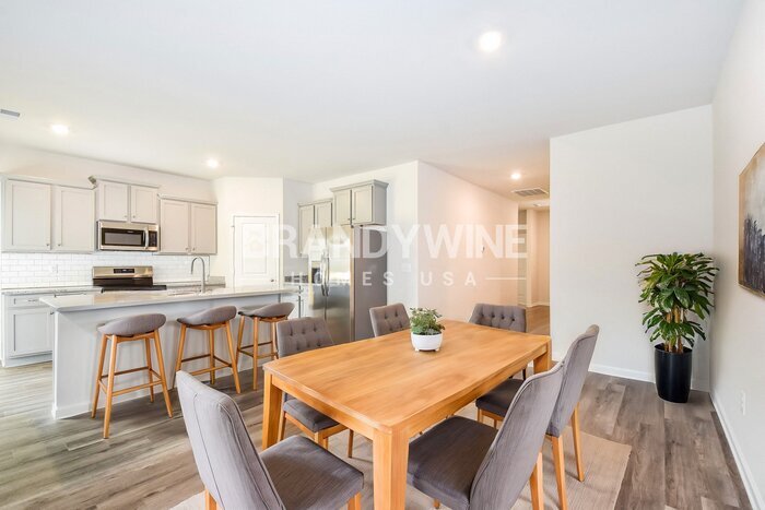 Building Photo - 679 Patmore Dr