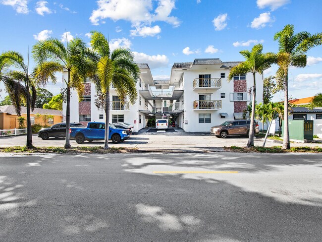 Building Photo - 2238 Monroe St