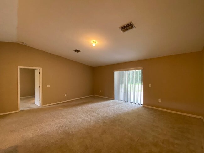 Building Photo - Desirable SW Ocala Neighborhood 3/2/2 **Wo...