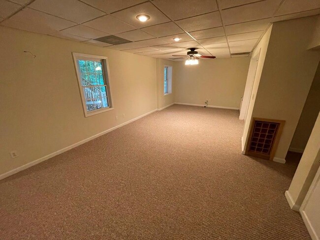 Building Photo - 400 Park Creek Dr