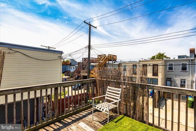 Building Photo - 122 N Ellwood Ave