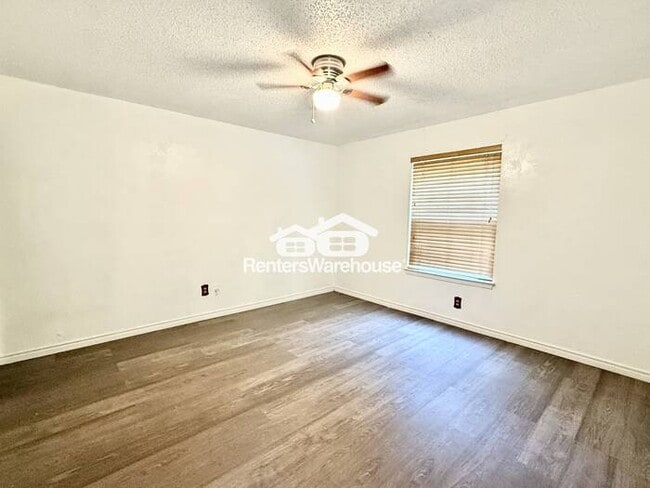 Building Photo - 3-Bedroom, 2-Bath Home on a Spacious Corne...