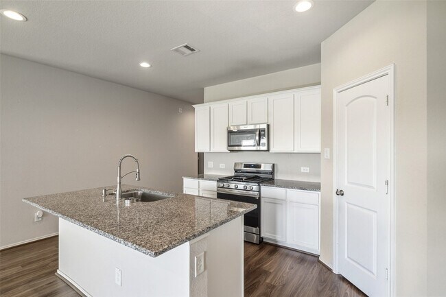 Building Photo - 20342 Green Mountain Dr