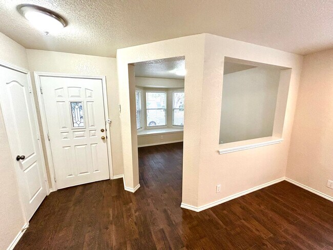 Building Photo - *MOVE IN SPECIAL* Beautiful 4-Bedroom Home Near UTSA & La Cantera! AVAILABLE NOW!