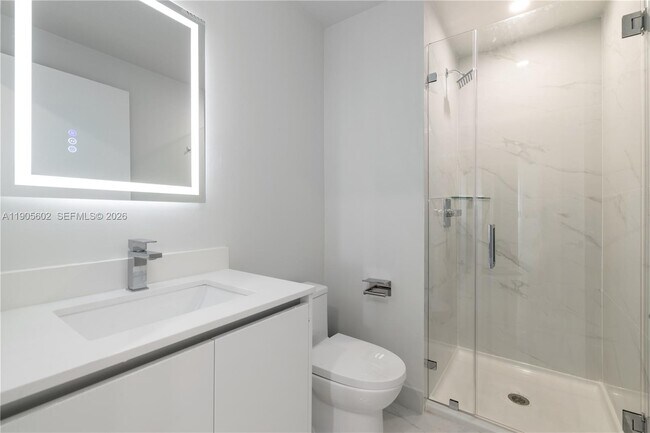 Building Photo - 700 NE 24th St