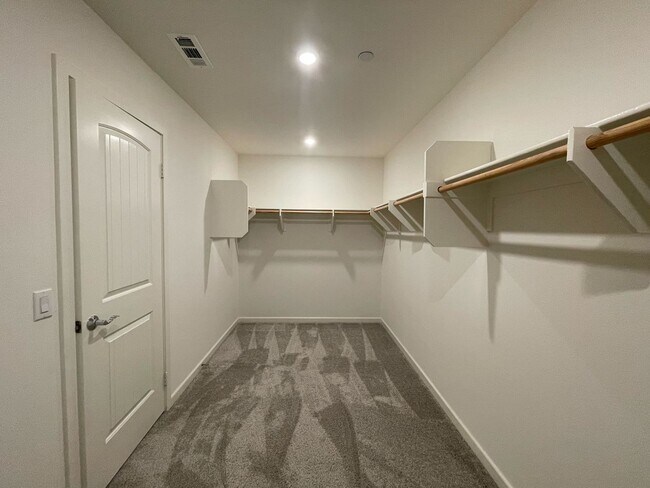 Building Photo - 5-Bedroom Home, Including In-Law Suite, in...