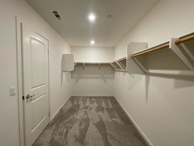 Building Photo - 5-Bedroom Home with In-Law Suite in Gated ...