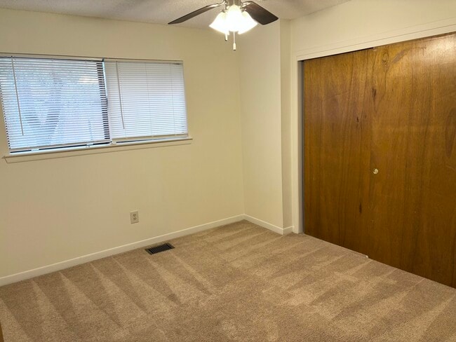 Building Photo - 32 7th Ave