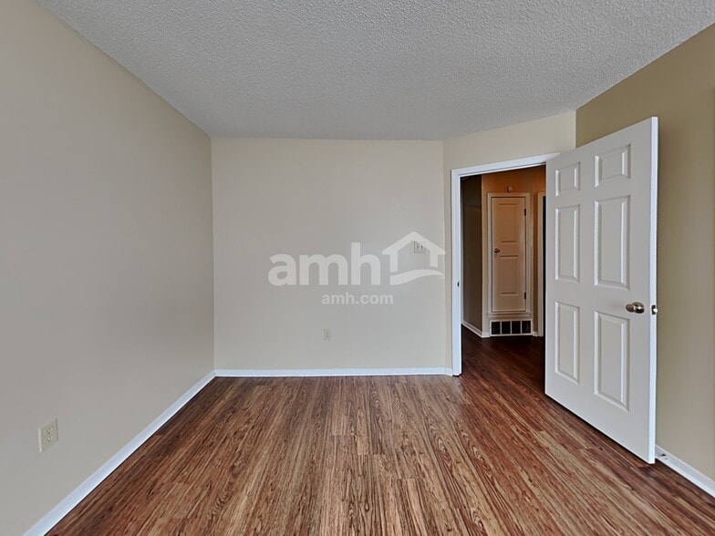 Building Photo - 10452 Kristen Dr S