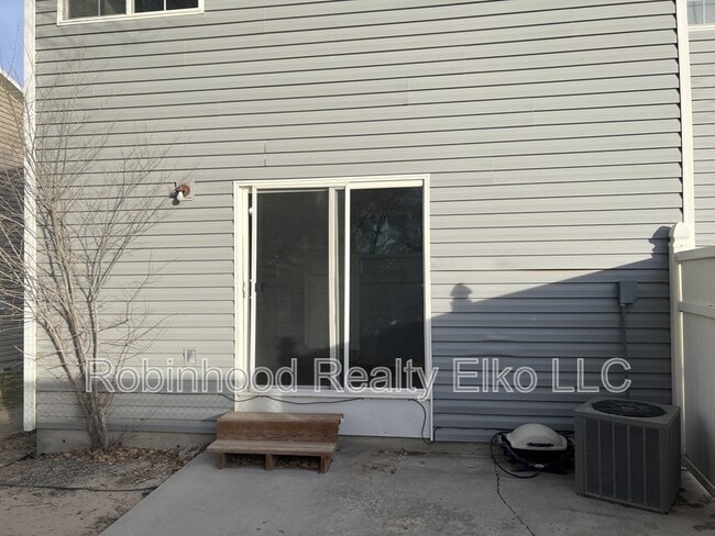 Building Photo - 1640 Winchester Dr