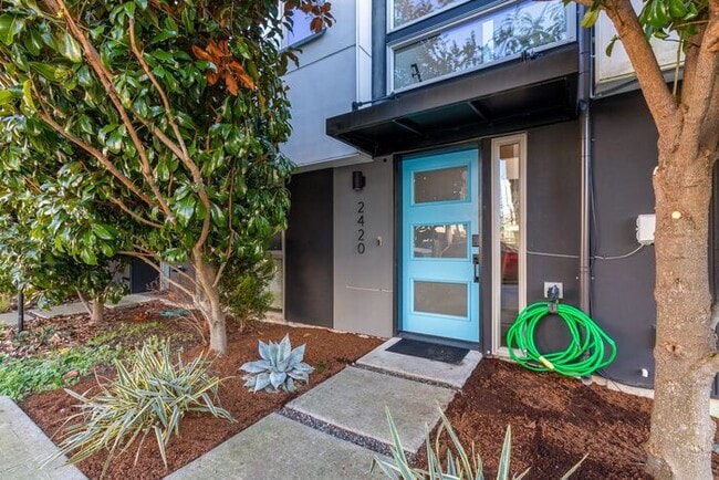 Building Photo - Stunning Air Conditioned Alki Condo Overlooking Majestic Puget Sound!