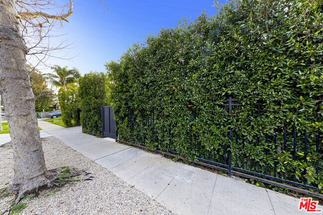 Building Photo - 123 S Kilkea Dr