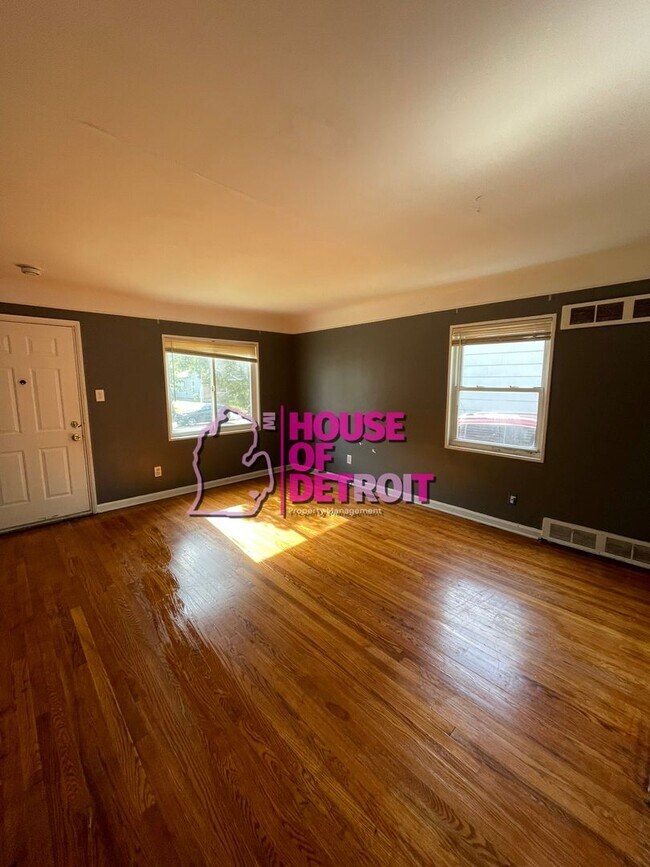 Building Photo - 3 BEDROOM | 1 BATH | FREE PRE SCREEN