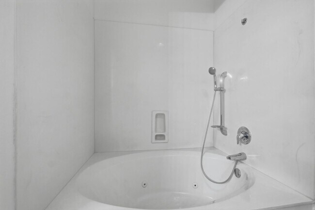 Building Photo - Spacious 4/2.5 in Northwest Crossing