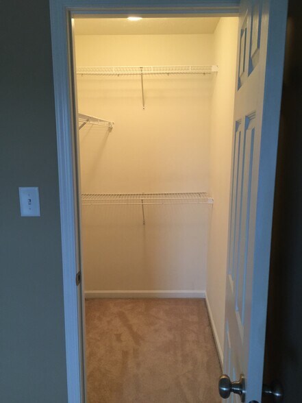 Building Photo - 214 Southern Valley Ct