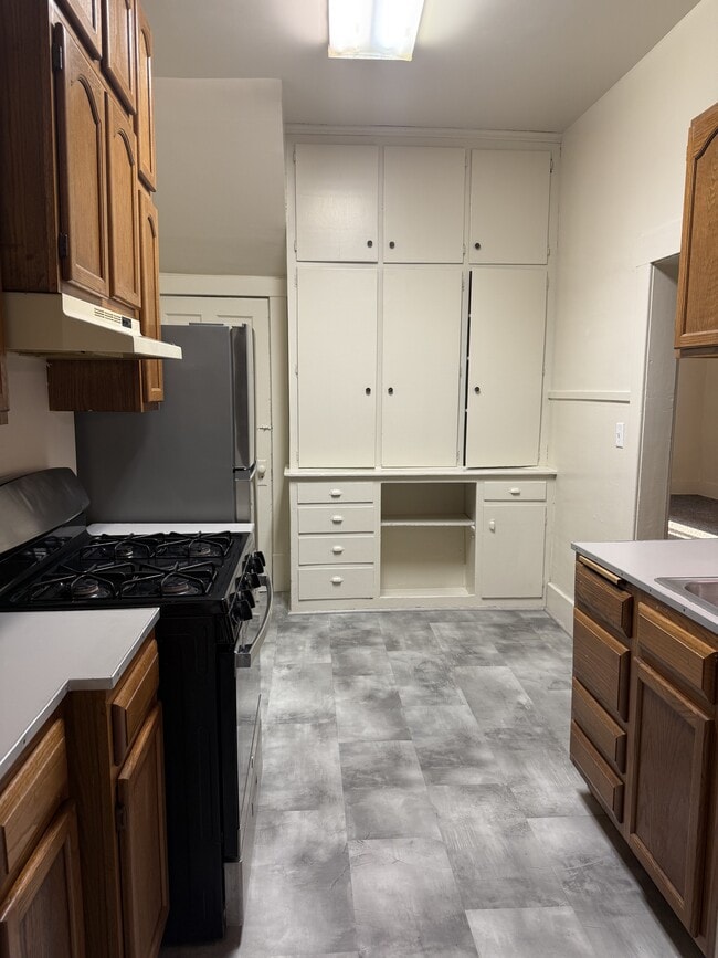 Building Photo - 702 N 6th St