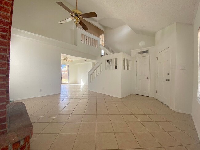 Building Photo - Northeast El Paso 3 Bed Refrig A/C