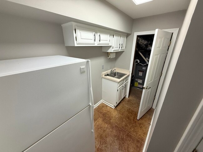 Building Photo - 765 Sweetbrier Rd