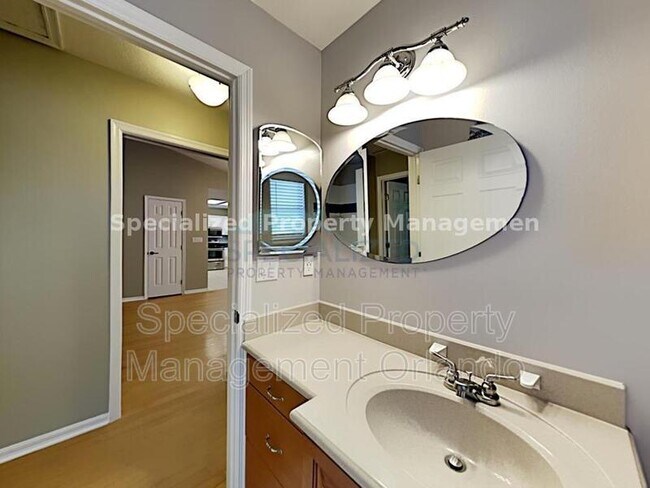 Building Photo - 805 W Smith St