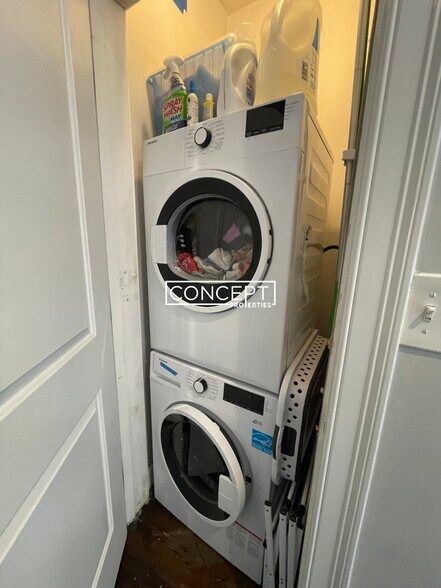 Building Photo - 996 Tremont St