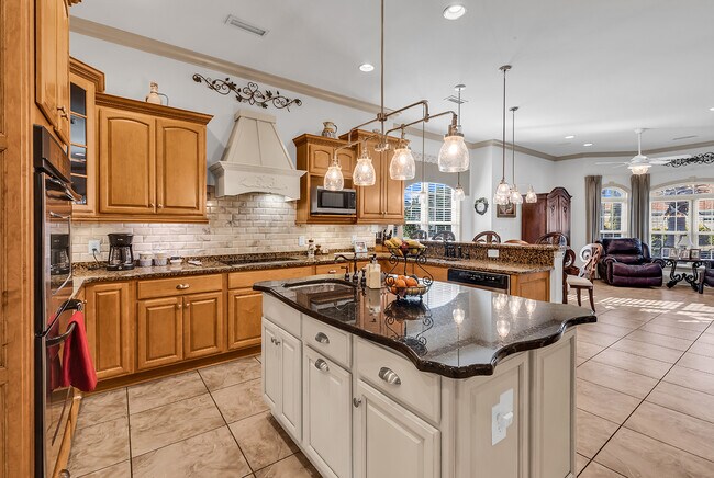 Building Photo - 801 Bluffview Dr