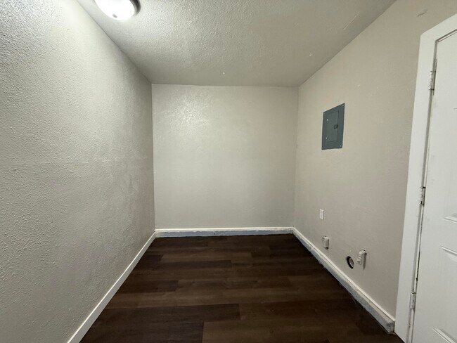 Building Photo - 1404 Chaco Ave