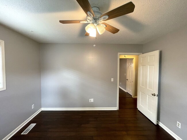 Building Photo - 6317 N Warren Ave