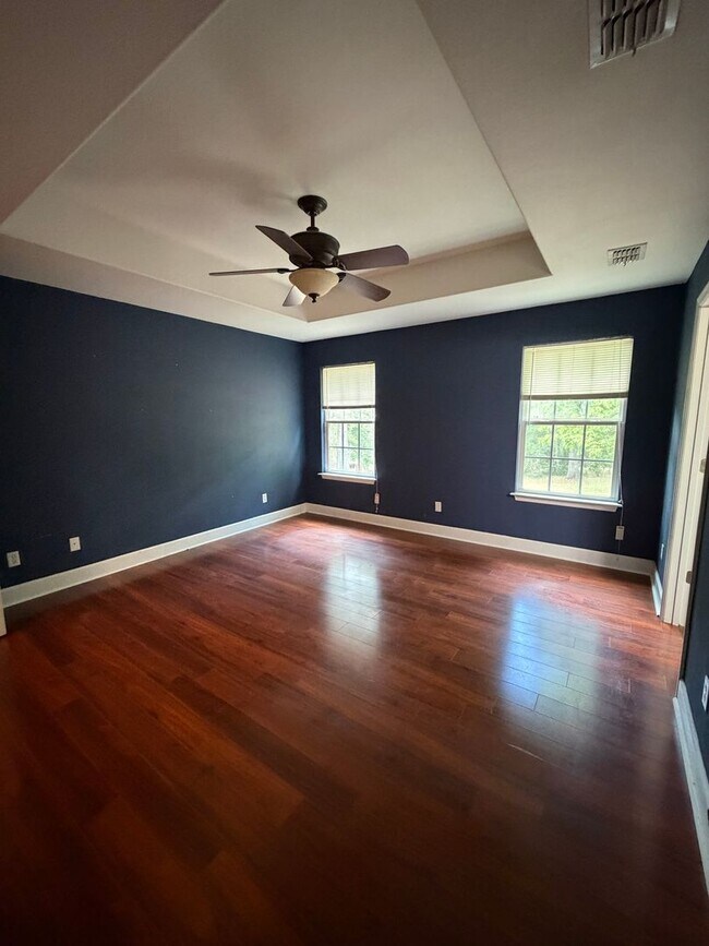 Building Photo - 3/2 home located just off N. Meridian and Available NOW.