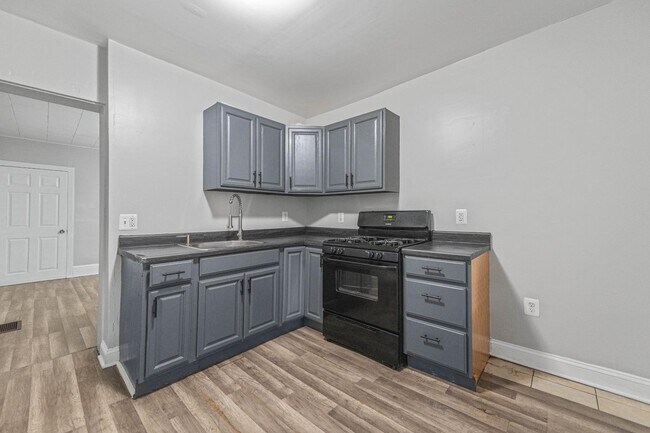 Building Photo - 9 E Basin St