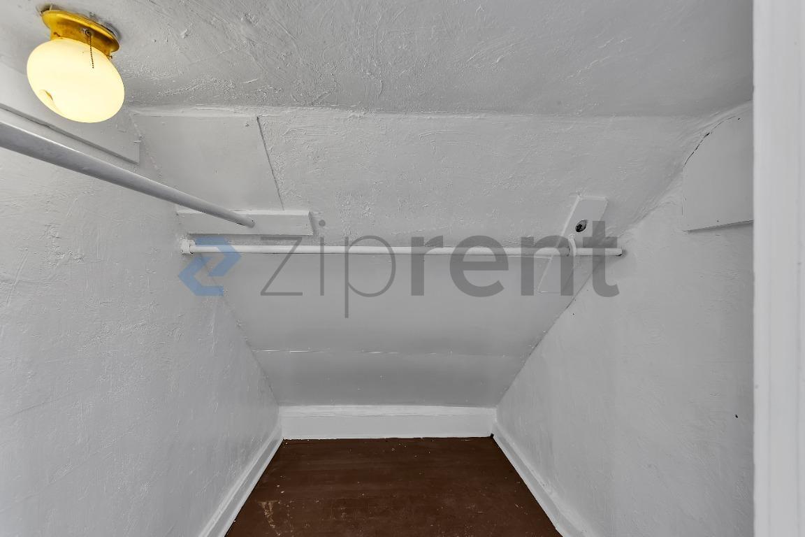 Building Photo - Unit 1