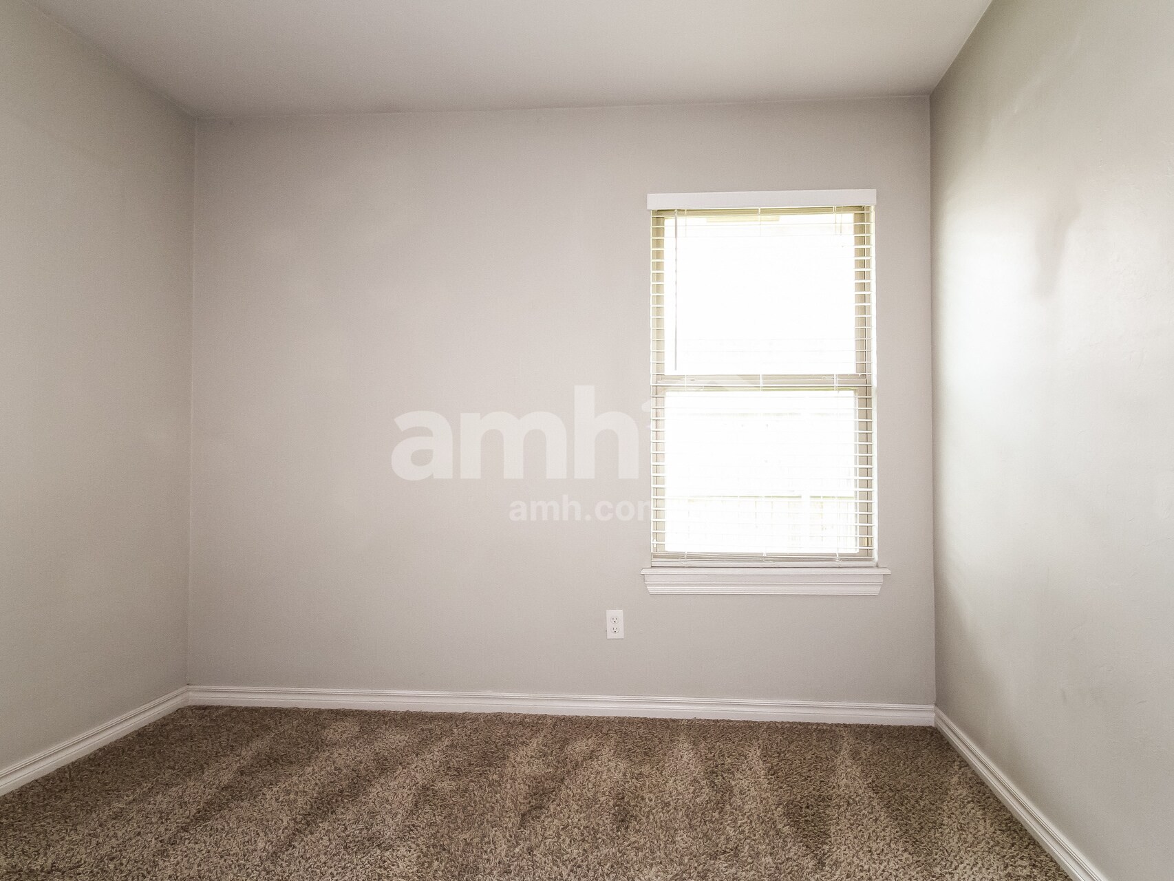 Building Photo - 14500 Sylena Way