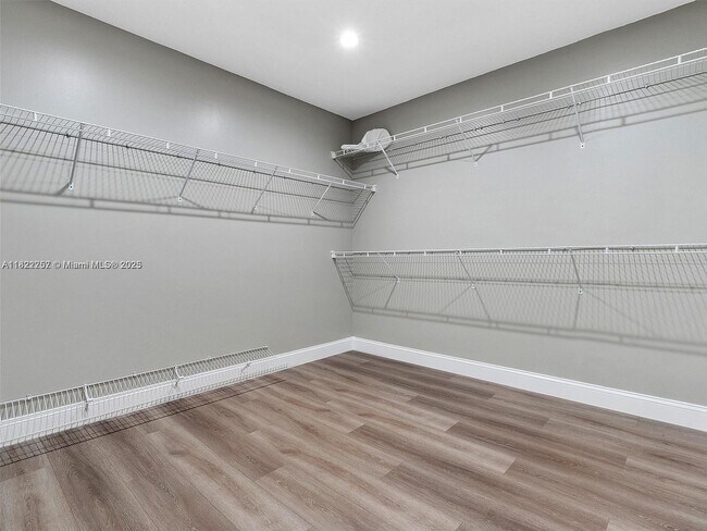 Building Photo - 1175 Peregrine Way