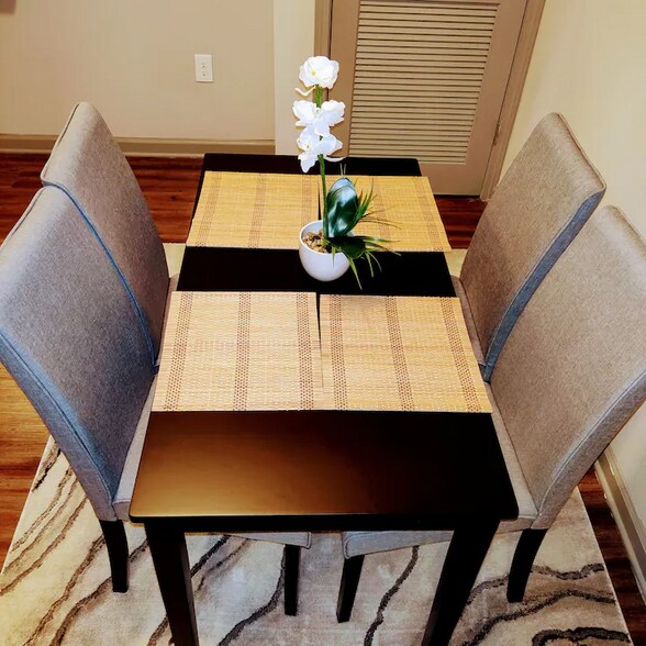Dining Room Set - 717 Estuary Trl