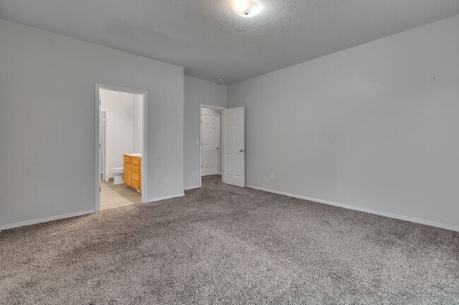 Building Photo - Spacious 3 Bedroom Home in Olympia