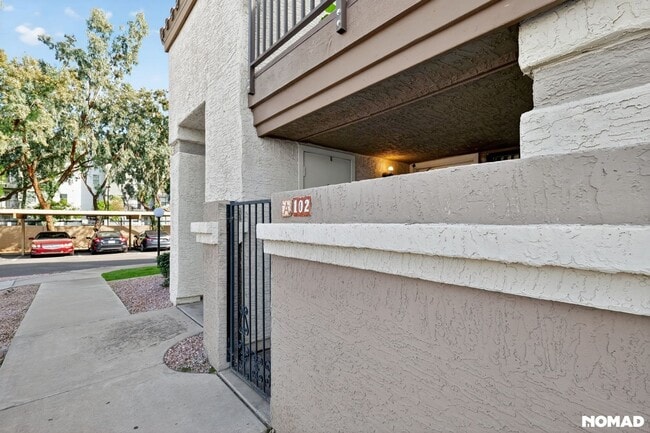 Building Photo - 1905 E University Dr