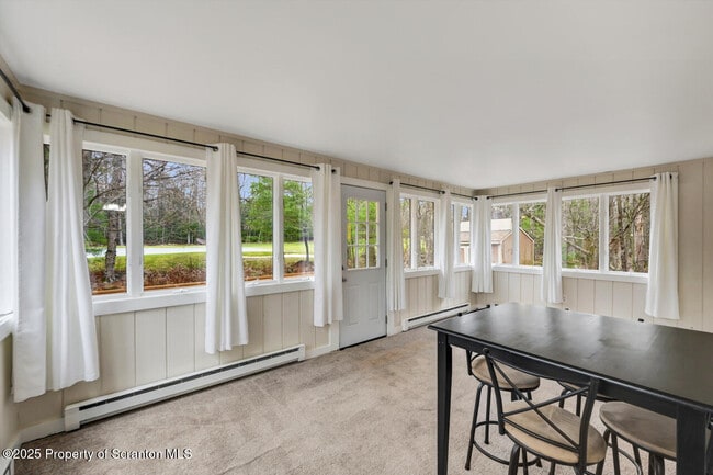 Building Photo - 300 Lake Rd