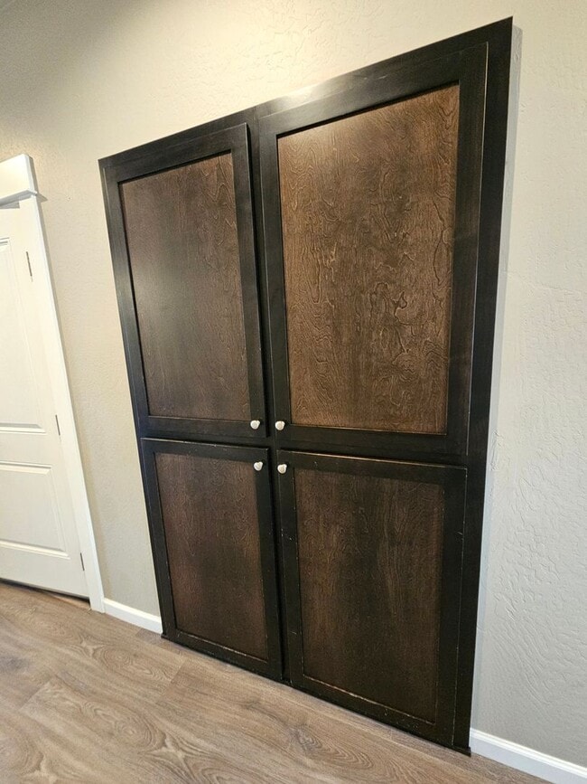 Building Photo - Beautiful Townhome in East Medford