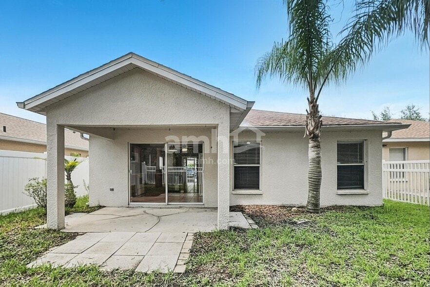 Building Photo - 11505 Crestlake Village Dr