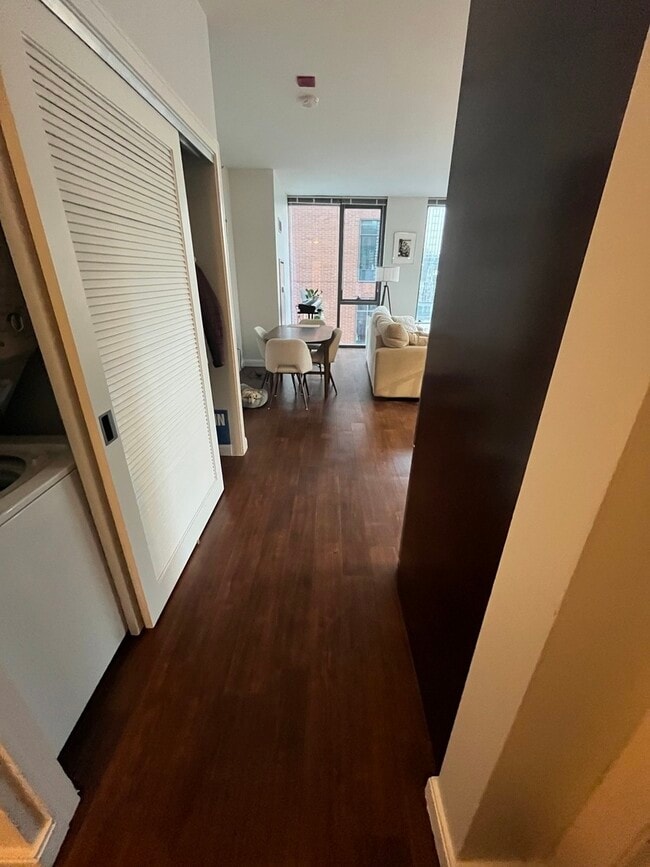 Building Photo - 845 N State St