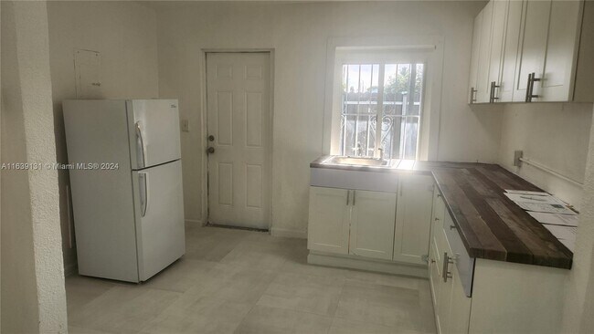 Building Photo - 1049 NW 95th St