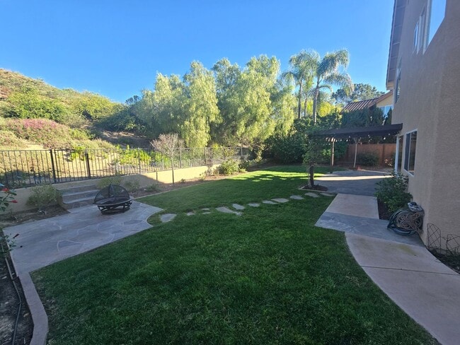 Building Photo - 4 Bedroom House in Penasquitos - 1 Bedroom/Bathroom Downstairs